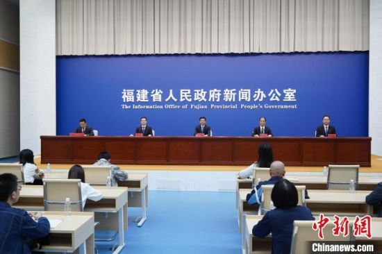10月27日，第三届世界闽籍华侨华人社团联谊大会暨福建省海外联谊会第六届理事大会新闻发布会在福州举行。　中新网记者 闫旭 摄