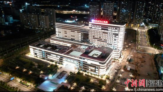 图为福建省妇产医院夜景。福建建工集团 供图
