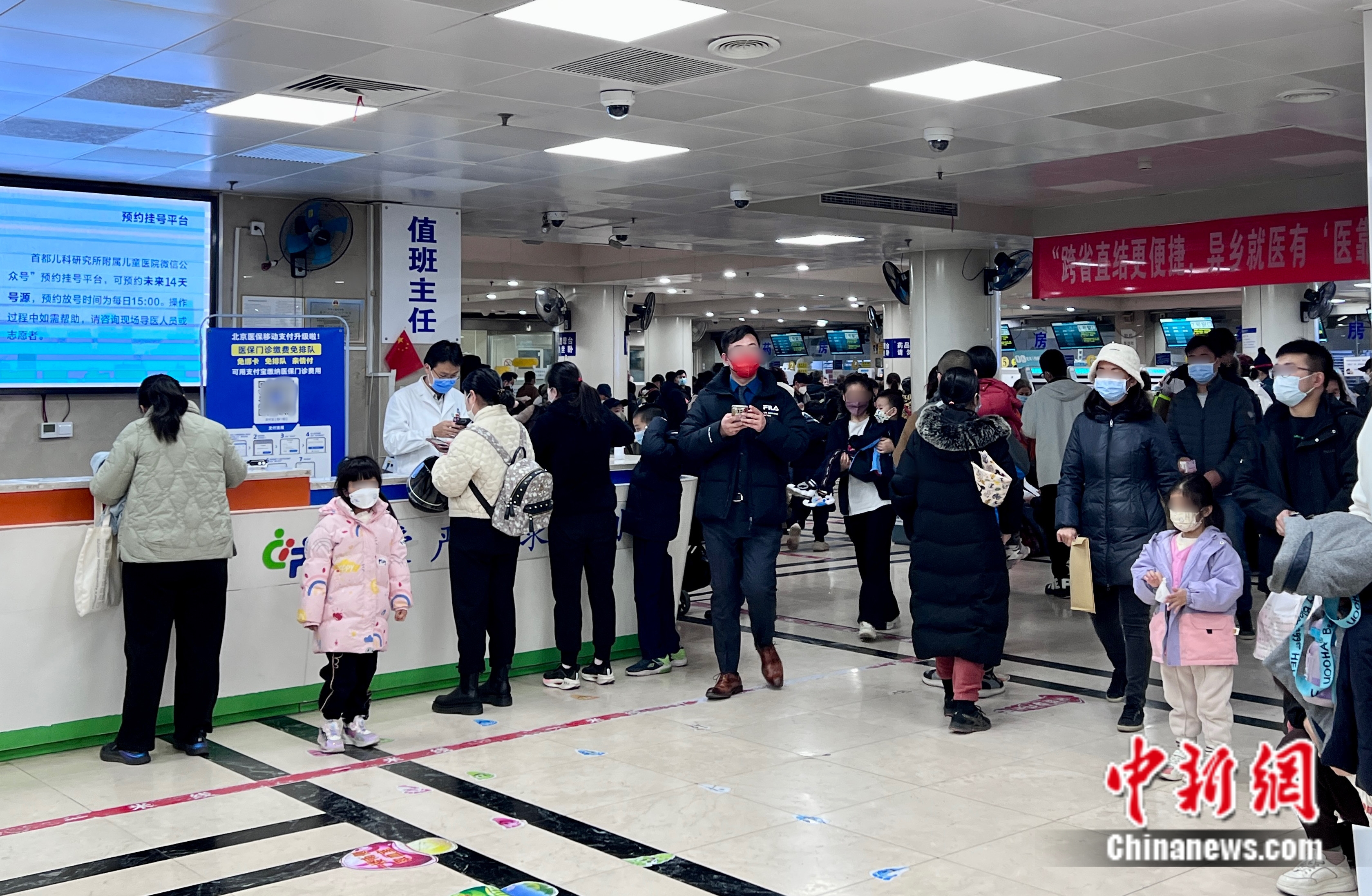 12月6日14:00的首儿所大厅。邵萌 摄