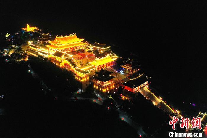 2023年12月31日晚，湄洲妈祖祖庙2024年莆台同胞跨年祈福盛典系列活动在湄洲岛举行。林春盛 摄