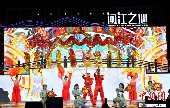 图为福龙鼓乐《榕城之春》表演。中新网记者 吕明 摄