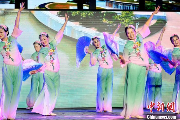 图为舞蹈《舞福临门》表演。中新网记者 吕明 摄