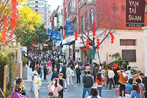 诗和远方“牵手”　风景这边正好