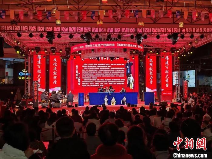 蕉城夜市非遗过大年市集活动现场。　周文胜 摄