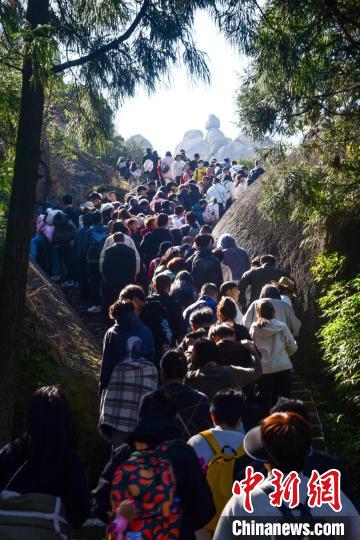 福鼎太姥山景区游人如织。　李步登 摄
