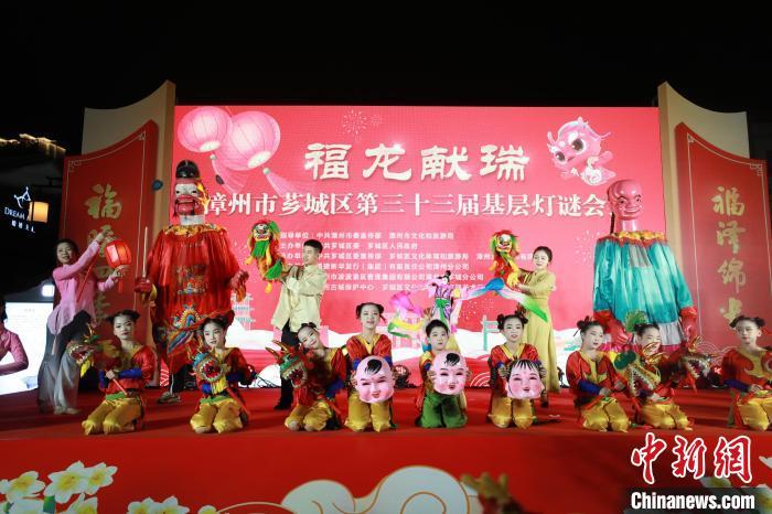 图为当晚舞台精彩表演。郑文典 摄