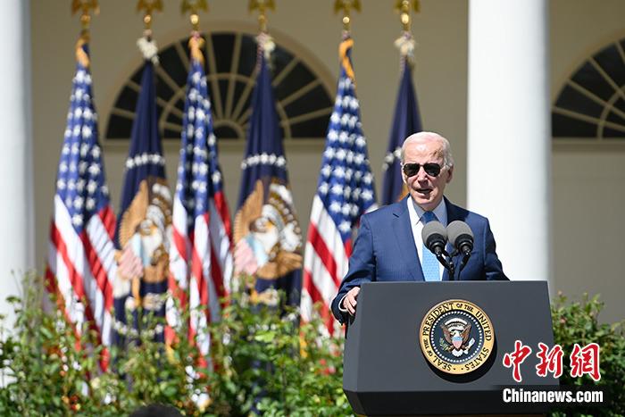 当地时间4月25日,美国总统、民主党人拜登以一段竞选视频宣传片,正式宣布2024年竞选连任。资料图为拜登在白宫。 <a target='_blank' href='/'>中新社</a>记者 陈孟统 摄 当地时间4月25日,美国总统、民主党人拜登以一段竞选视频宣传片,正式宣布2024年竞选连任。资料图为拜登在白宫。 <a target='_blank' href='/'>中新社</a>记者 陈孟统 摄