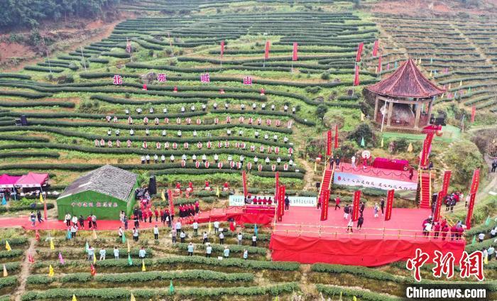 图为沿袭传统的古老礼仪喊山活动现场。魏永青 摄
