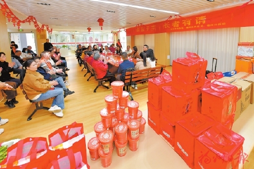 “菜篮子”送进福利院