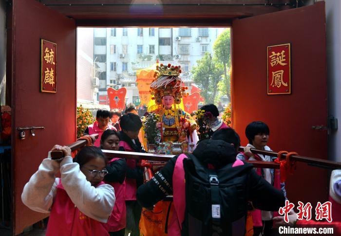 3日，“甲辰年天下娘奶回娘家”活动在福建省福州市仓山区陈靖姑故居举行。中新网记者 吕明 摄