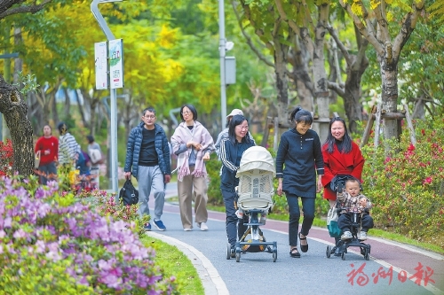 春深日暖花袅袅　“春日经济”别样红