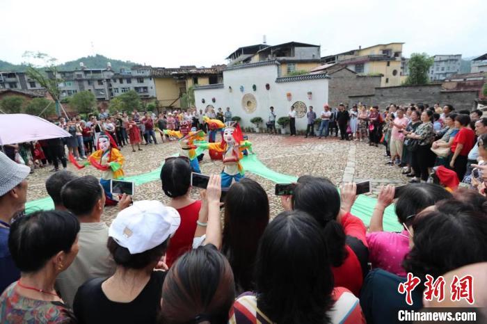 和平古镇假日游客爆满。和平镇政府 供图