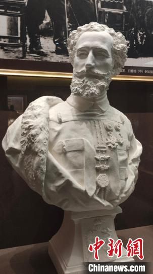 图为陈列于中国船政文化博物馆内的日意格塑像。这是中法建交50周年之际法国驻华大使馆捐赠给福州的，成为中法友谊的又一见证。　(中国船政文化博物馆供图)