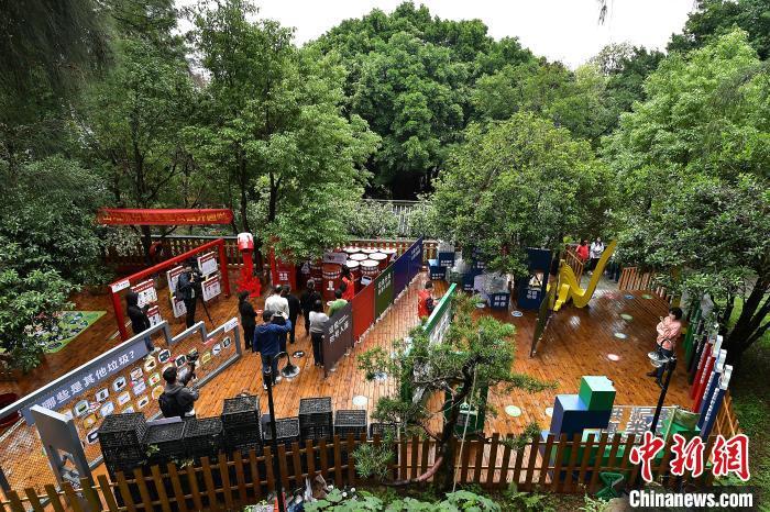 图为5月13日，依托福州烟台山景区打造的烟台山垃圾分类主题公园正式开园。　中新网记者 张斌 摄