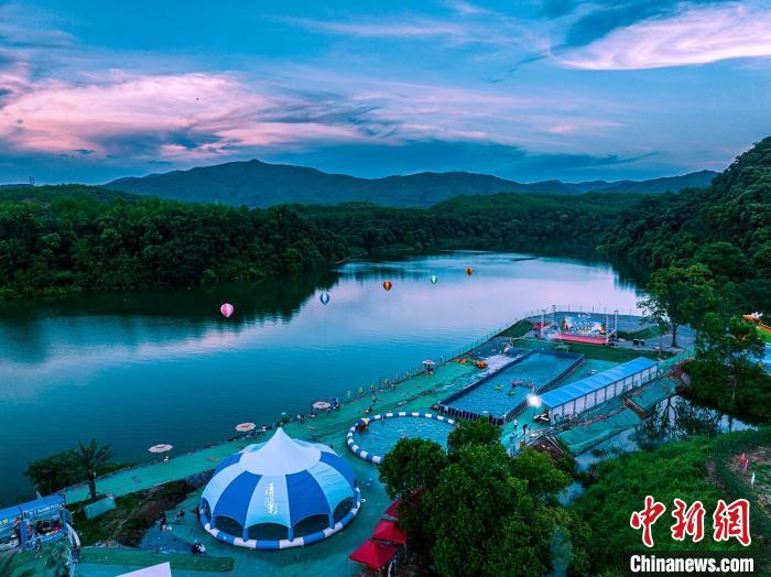 富光村打造富光汀江湾山水田园综合体，形成“露屿度假村”品牌。上杭县融媒体中心供图