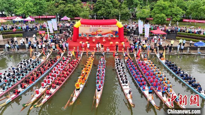 图为沙县区海峡两岸端午龙舟赛开幕式现场。张凌欣摄