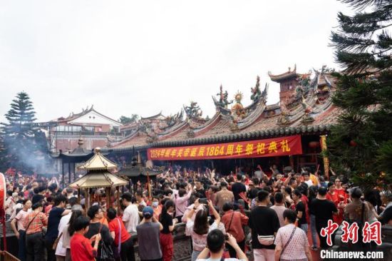 6月16日,逾500名海内外信众在福建泉州通淮关岳庙参与关帝诞辰1864周年祭祀典礼。泉州通淮关岳庙供图 6月16日,逾500名海内外信众在福建泉州通淮关岳庙参与关帝诞辰1864周年祭祀典礼。泉州通淮关岳庙供图