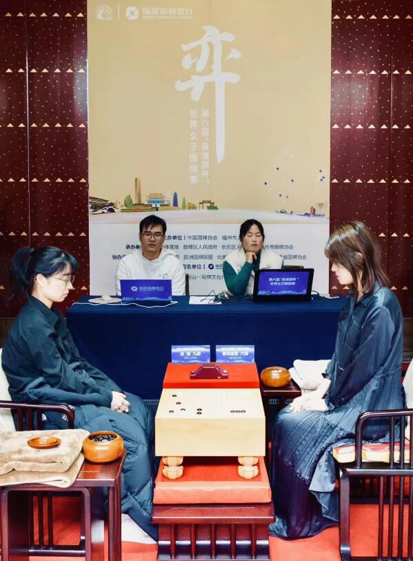 上届冠军崔精九段（左）、亚军藤泽里菜七段（右）