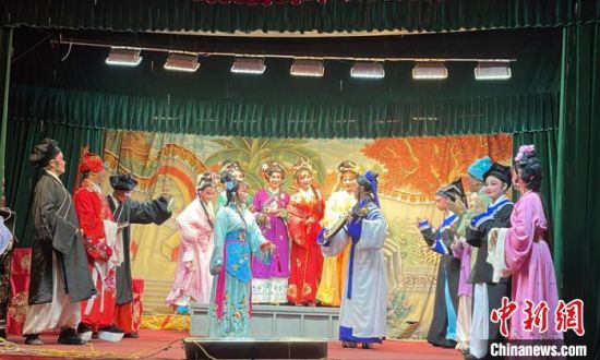 图为漳州市龙文区碧月芗剧团在金门演出。碧月芗剧团供图