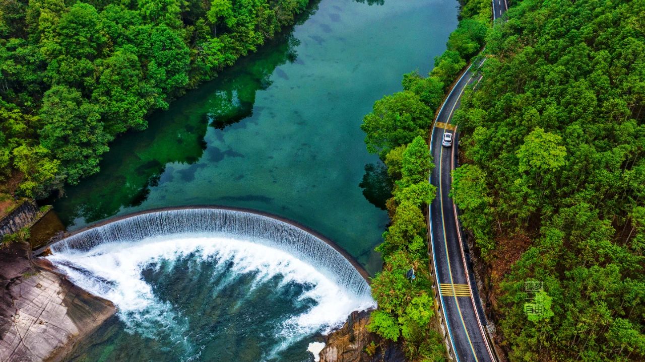 武夷山国家公园1号风景道沿线景点月亮湾。孙开彦 摄