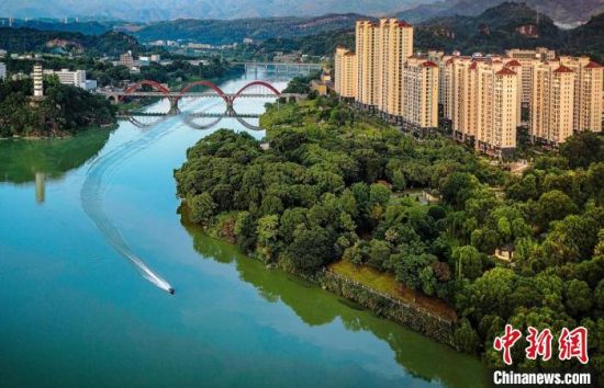 百里沙溪在永安城中蜿蜒而过。永安市融媒体中心供图