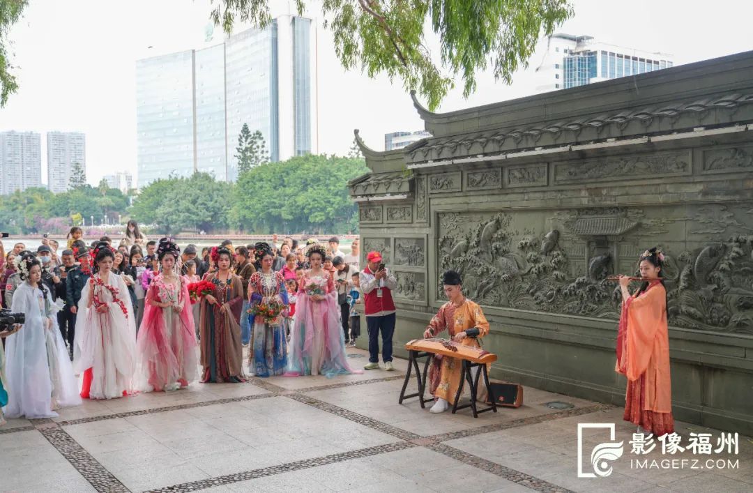 “花神”巡游 扮靓西湖! “花神”巡游 扮靓西湖!