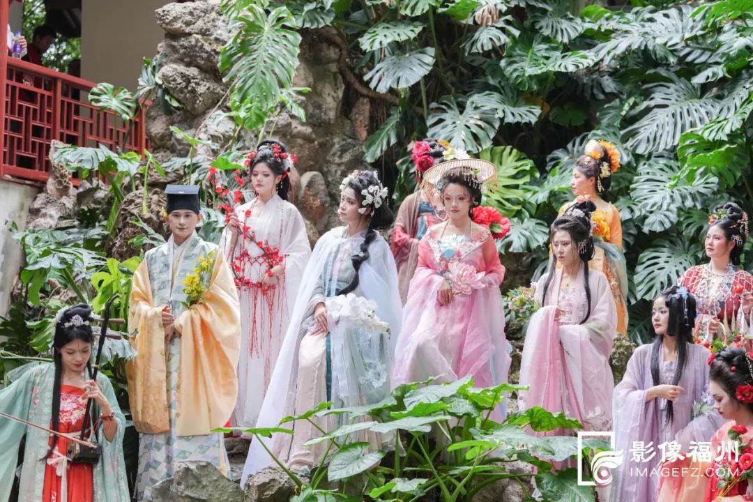 “花神”巡游 扮靓西湖! “花神”巡游 扮靓西湖!
