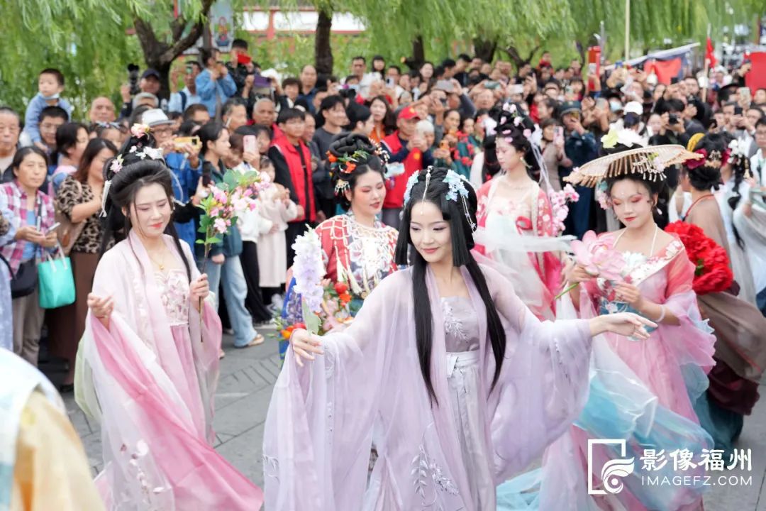“花神”巡游 扮靓西湖! “花神”巡游 扮靓西湖!