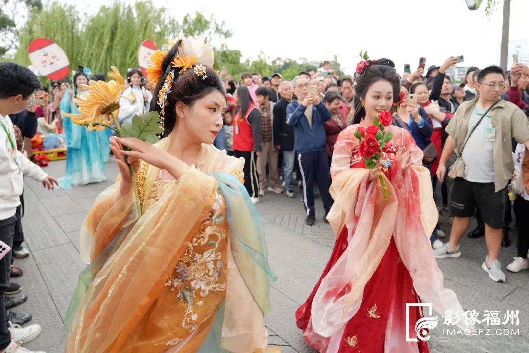 “花神”巡游 扮靓西湖! “花神”巡游 扮靓西湖!