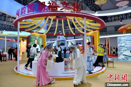 图为闽剧表演。中新社记者 吕明 摄
