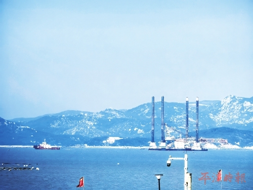 平潭口岸首次出口大型海上作业平台