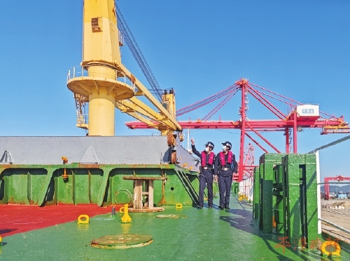 平潭口岸完成今年首艘国籍变更船舶验放