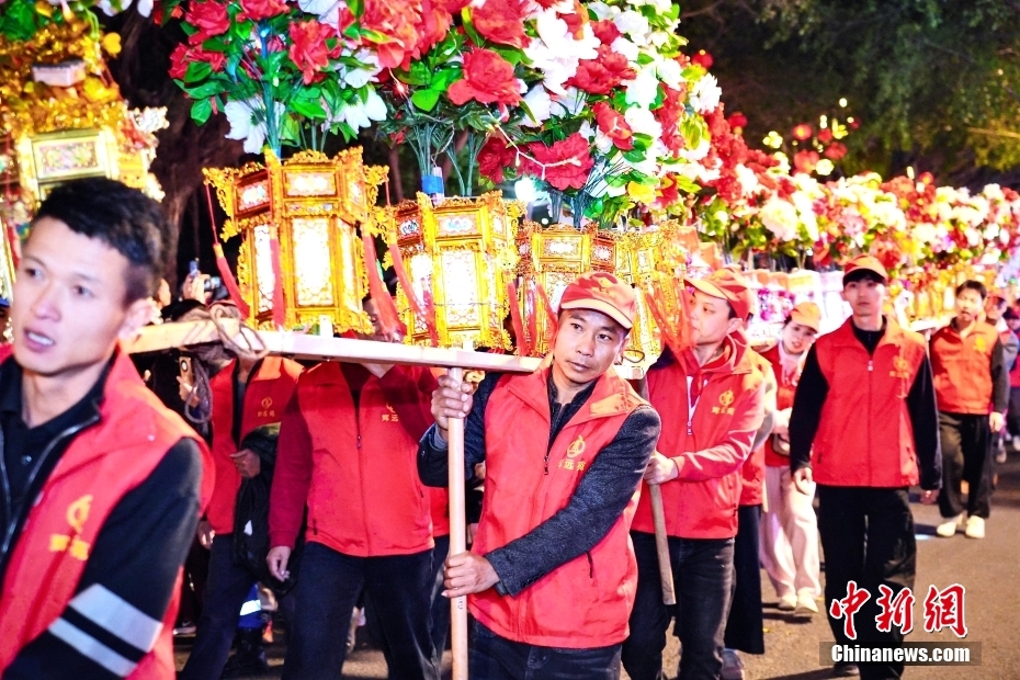（新春见闻）福建上杭：南阳花灯巡游热闹非凡