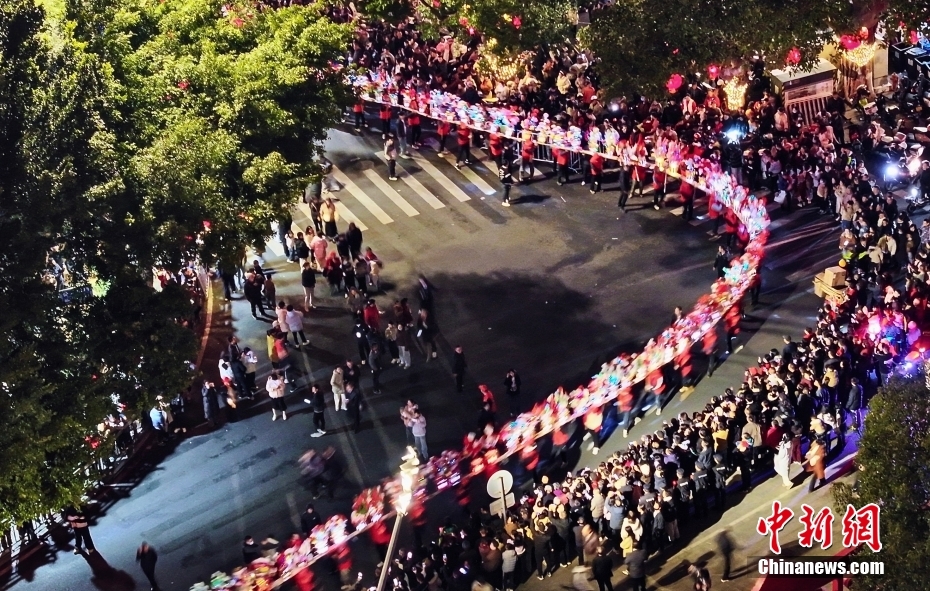 （新春见闻）福建上杭：南阳花灯巡游热闹非凡