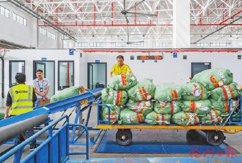 我市持续擦亮“万商云集有福之州”金字招牌——