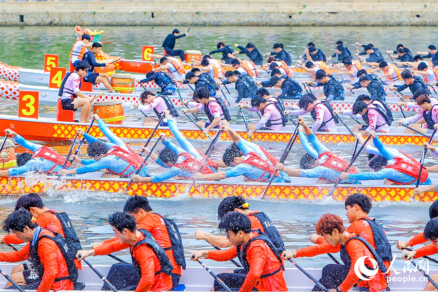 青少年男子组决赛现场。人民网记者 陈博摄