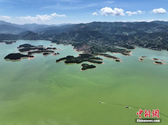6月26日，航拍翠屏湖一角。（无人机照片）中新社记者 张斌 摄