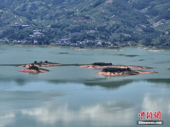 6月26日，航拍翠屏湖一角。（无人机照片）中新社记者 张斌 摄