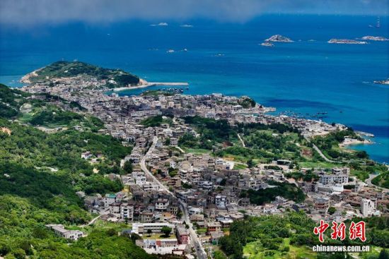 8月25日，航拍福建平潭位于天涯海角的房子。（无人机照片）中新社记者 王东明 摄