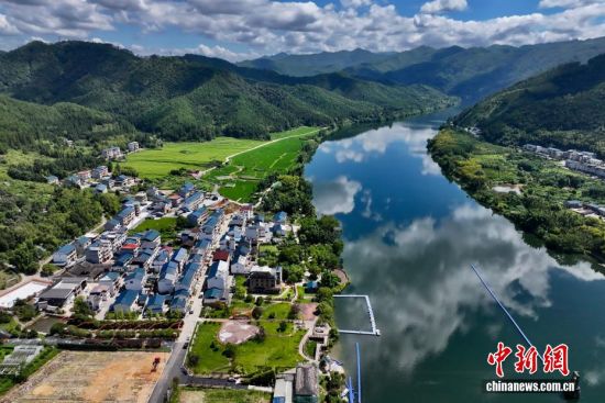 8月30日，航拍福建省三明市将乐县美丽小乡村。（无人机照片）中新社记者 王东明 摄
