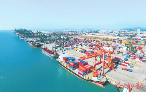 向海立新港 越洋连深情 向海立新港 越洋连深情