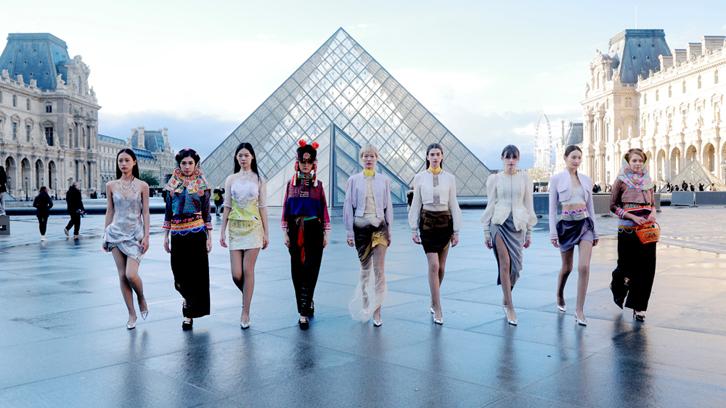 惠安女服饰登陆巴黎 亮相2025巴斯世界和平论坛