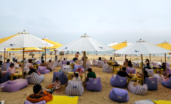 福建平潭：气温回升 独特海滨风光引游人